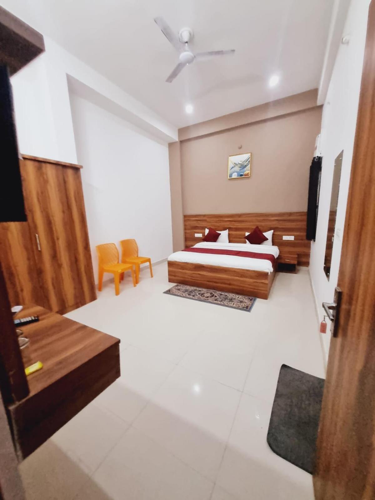 Hotel Spiritual Land - Behind Prem Mandir- By Shreemukund Vrindāvan Zewnętrze zdjęcie
